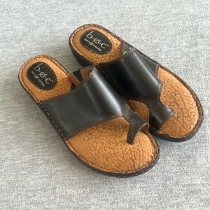 b.o.c. Leather Sandals Women 8 Wedge Slip on Dark Brown Tan‎ Thong Solid Confort